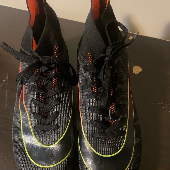 Men's Waterproof Soccer Cleats. - Picture 6 of 6